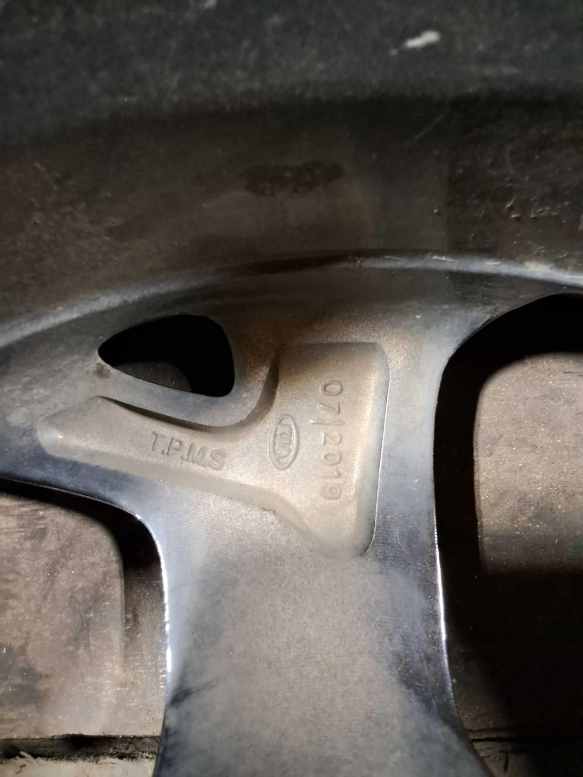 Used Wheel fits: 2020 Kia Sportage 18x7 5 Y spoke alloy machined face Grade A