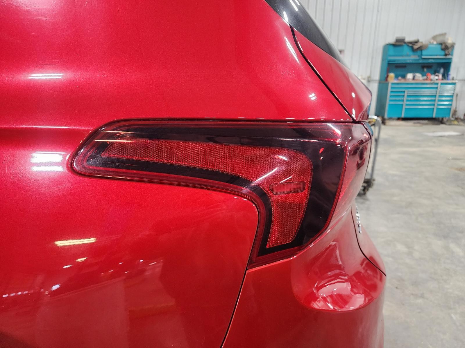 Used Left Tail Light Assembly fits: 2020 Hyundai Santa fe SWB LED quarter panel