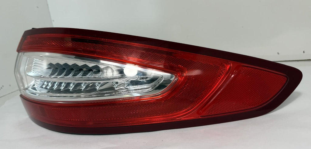 2013-2016 FORD FUSION TAILLIGHT RIGHT SIDE QUARTER PANEL MOUNTED OEM