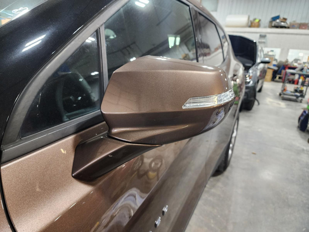 Used Left Door Mirror fits: 2019 Chevrolet Blazer power heated w/integral turn s