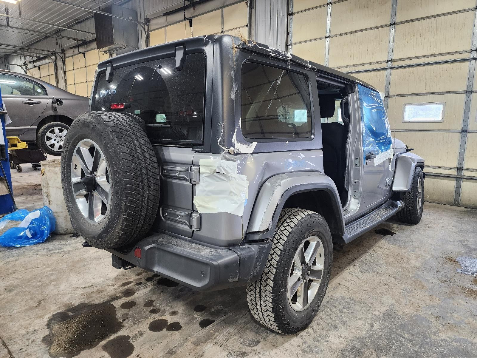 Used Engine Coolant Reservoir fits: 2018 Jeep Wrangler LHD VIN X 6th digit JL bo