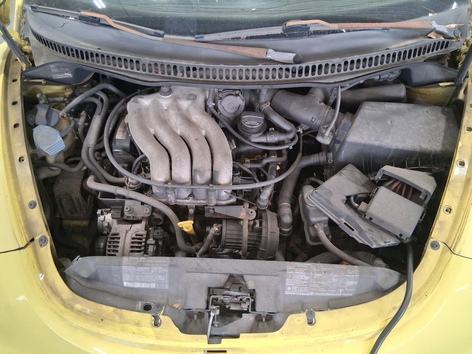 Used Air Cleaner Assembly fits: 2000 Volkswagen Beetle 2.0 Grade A