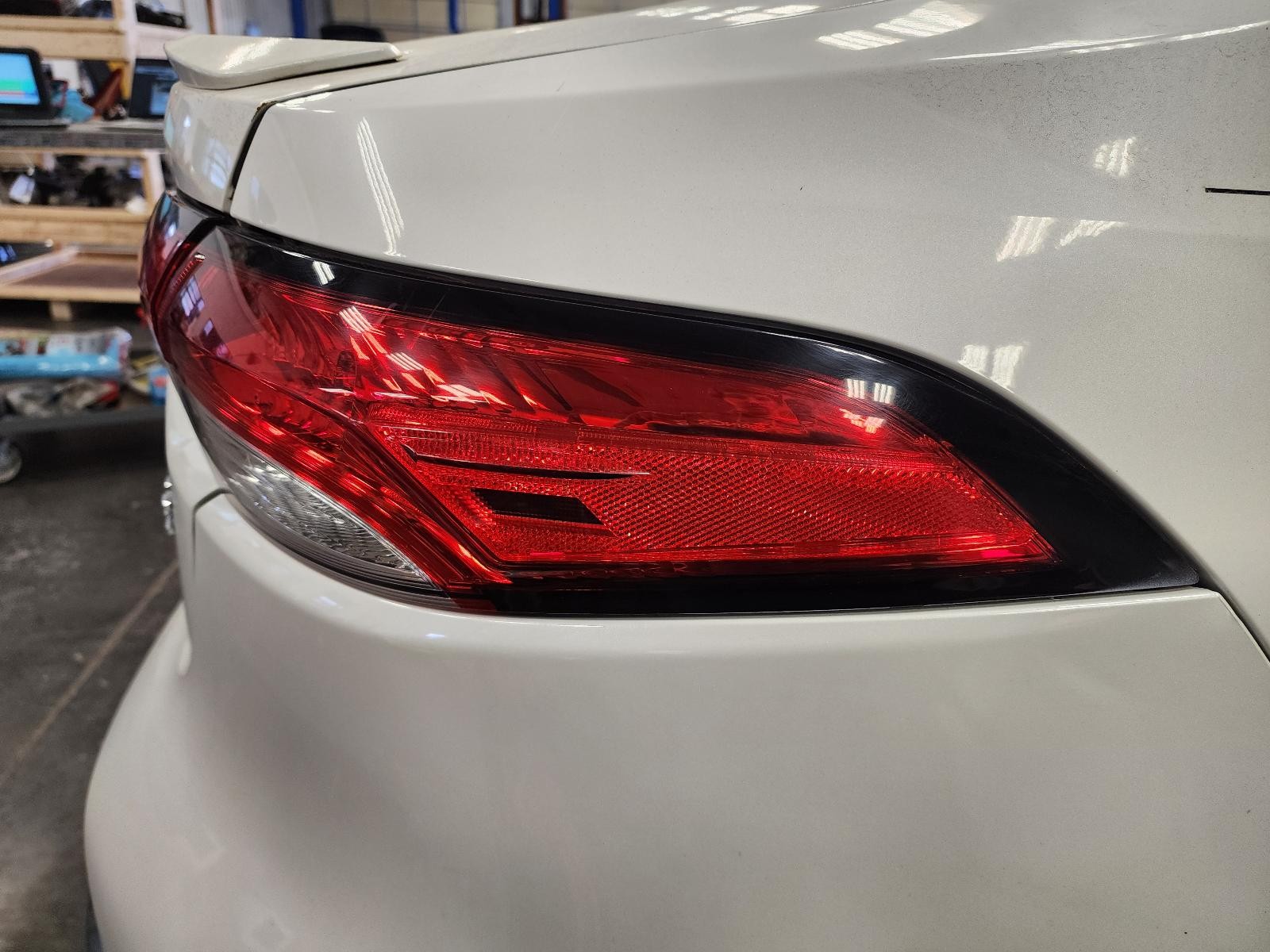 Used Right Tail Light Assembly fits: 2020 Toyota Corolla Sedan quarter panel mou
