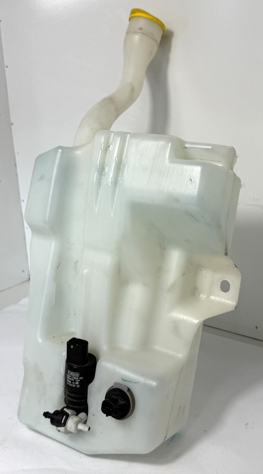 2015-2019 FORD ESCAPE WINDSHIELD WASHER RESERVOIR BOTTLE OEM