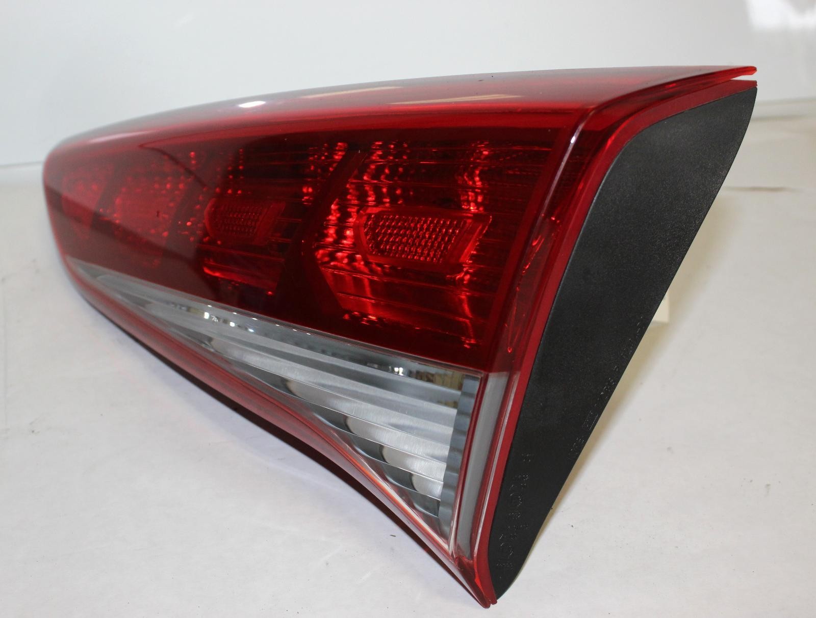 HYUNDAI TUCSON R Taillight incandescent, liftgate mounted, R. 17 18
