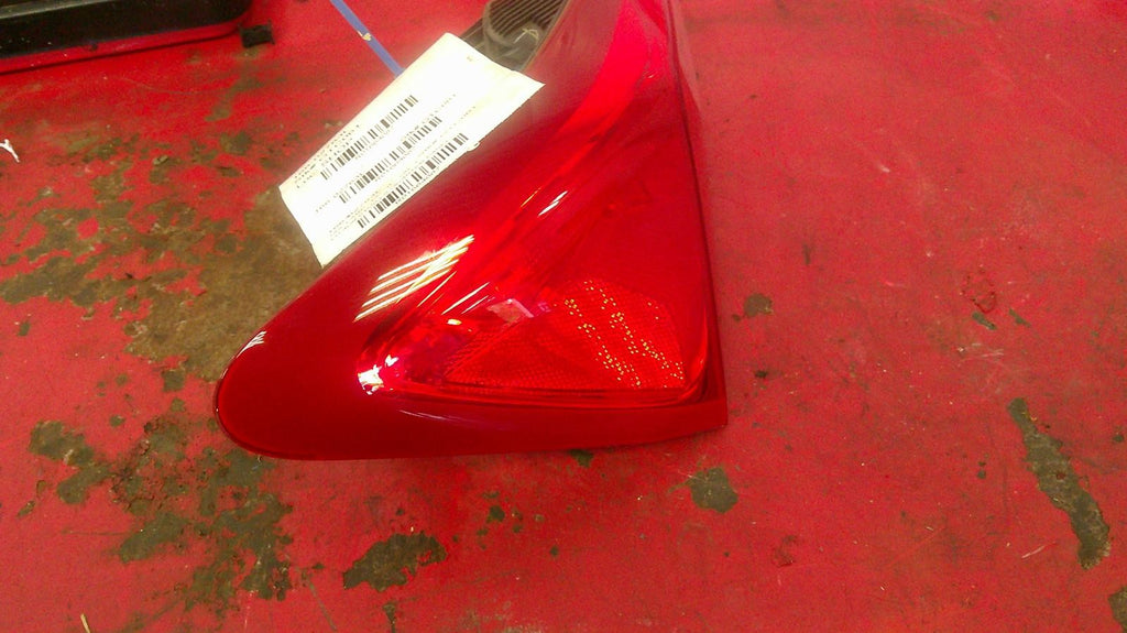 Used Left Tail Light Assembly fits: 2020 Chevrolet Malibu VIN Z 4th digit New St