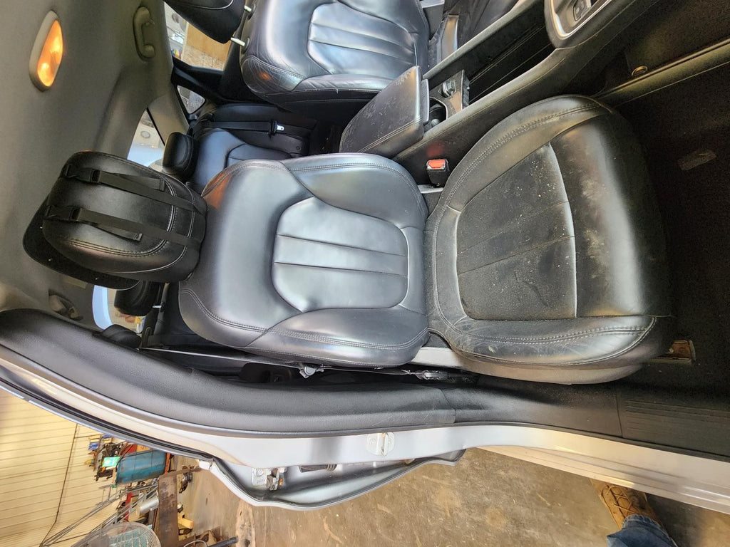 Used Front Right Seat Front fits: 2015 Chrysler 200 bucket Sdn electric leather