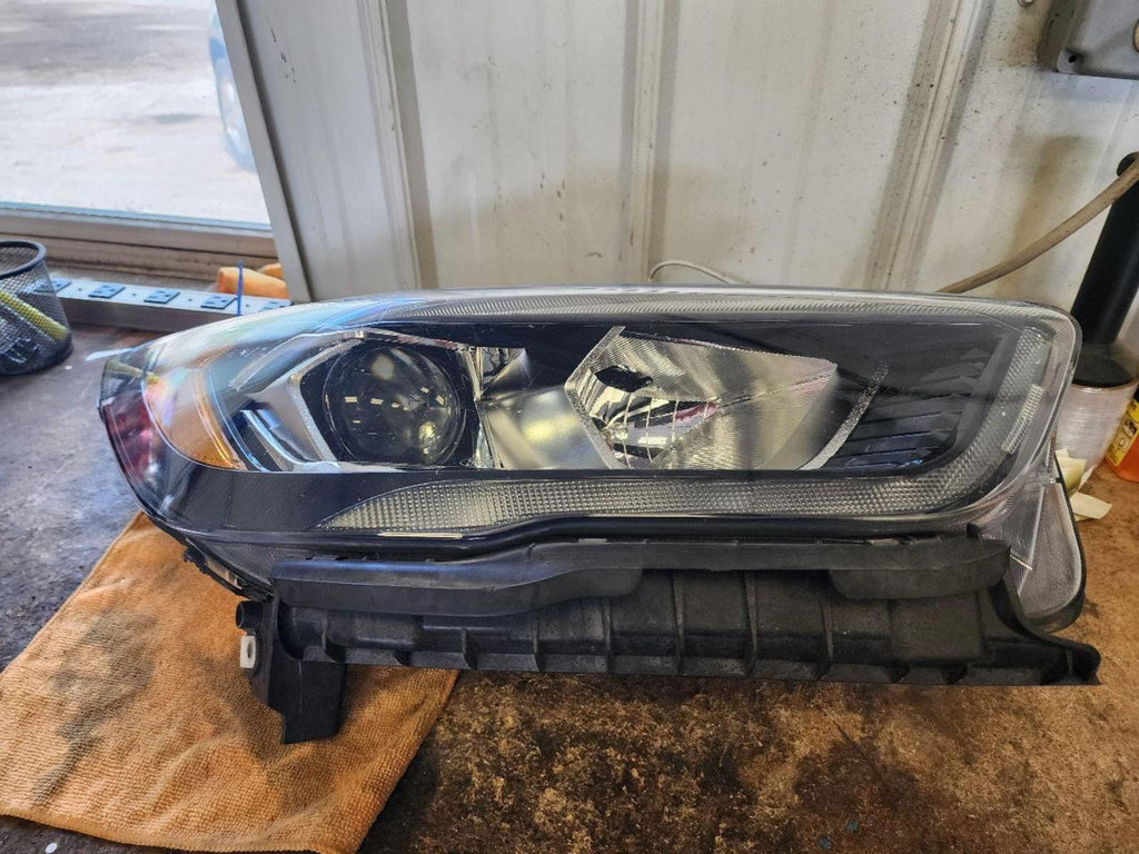 FORD ESCAPE R Headlamp halogen, reflector (w/o LED accent), black bezel, R. 18