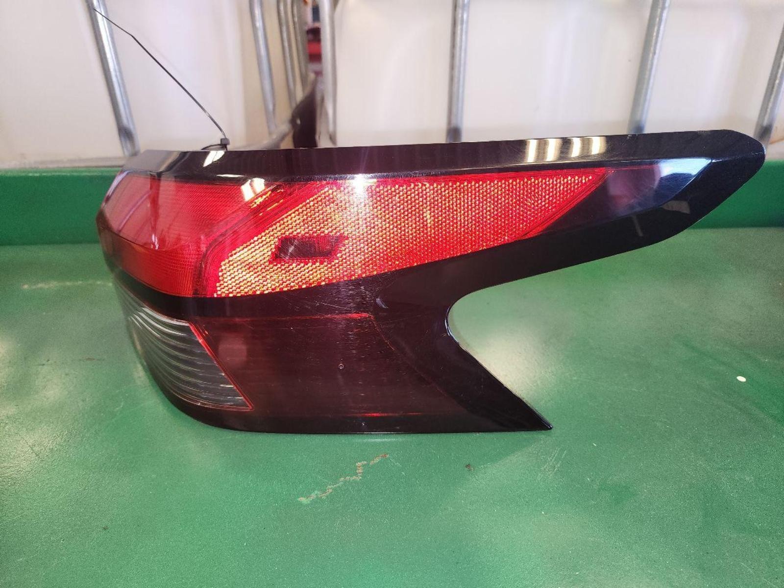 NISSAN VERSA R Taillight quarter panel mounted, R. 20 21 22 23