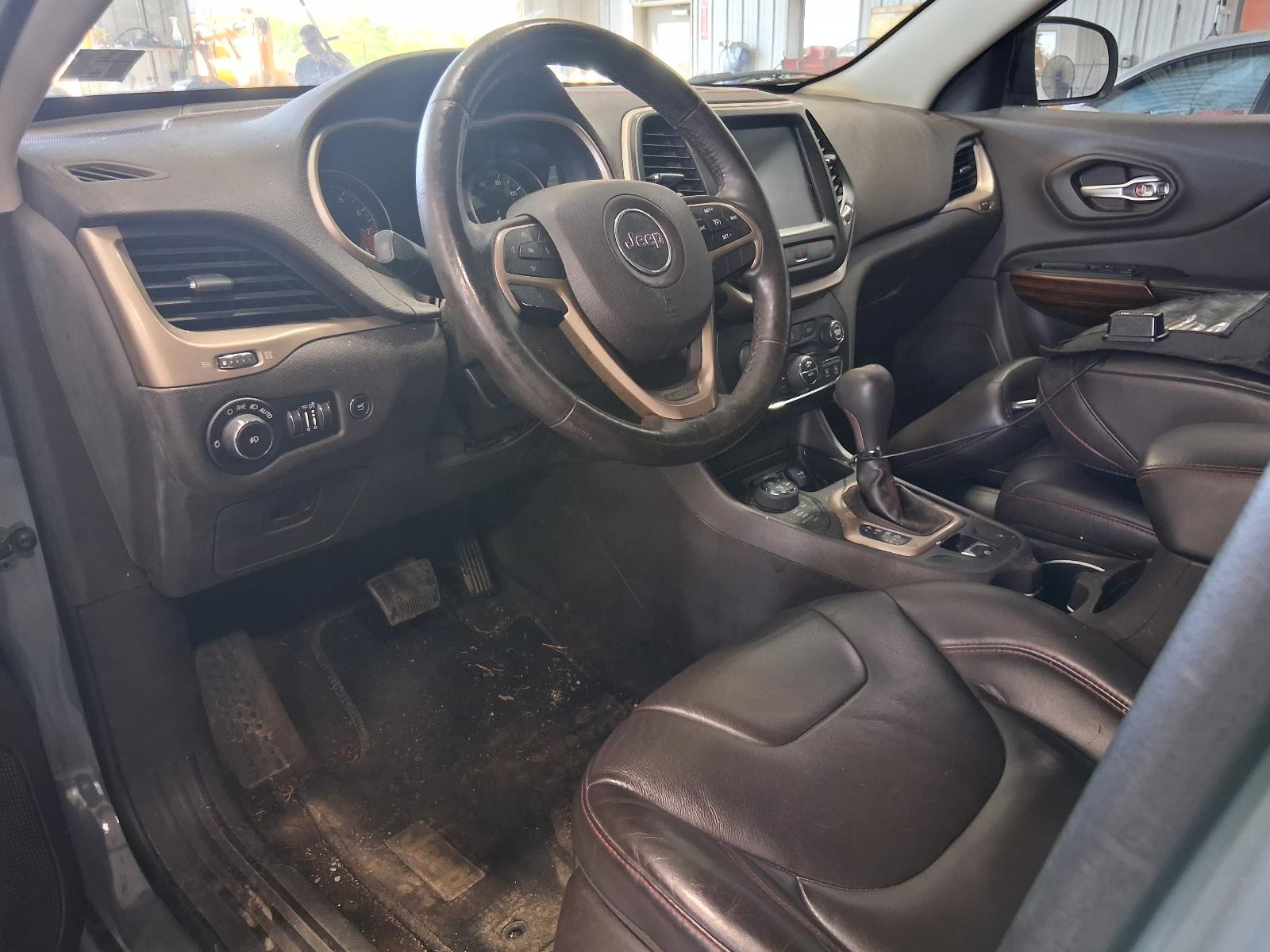 Used Front Drive Axle Shaft fits: 2014 Jeep Cherokee Front Axle 4x4 off road sus