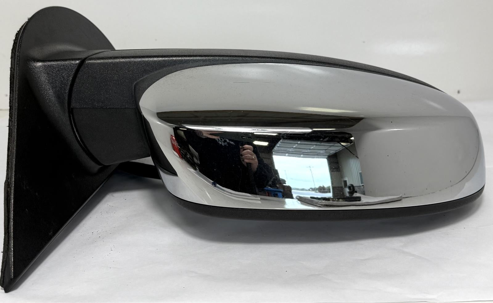 2009-2014 CHEVROLET SUBURBAN RIGHT SIDE VIEW DOOR MIRROR POWER OEM