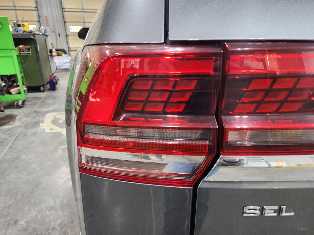 Used Left Tail Light Assembly fits: 2018 Volkswagen Atlas LED quarter panel moun