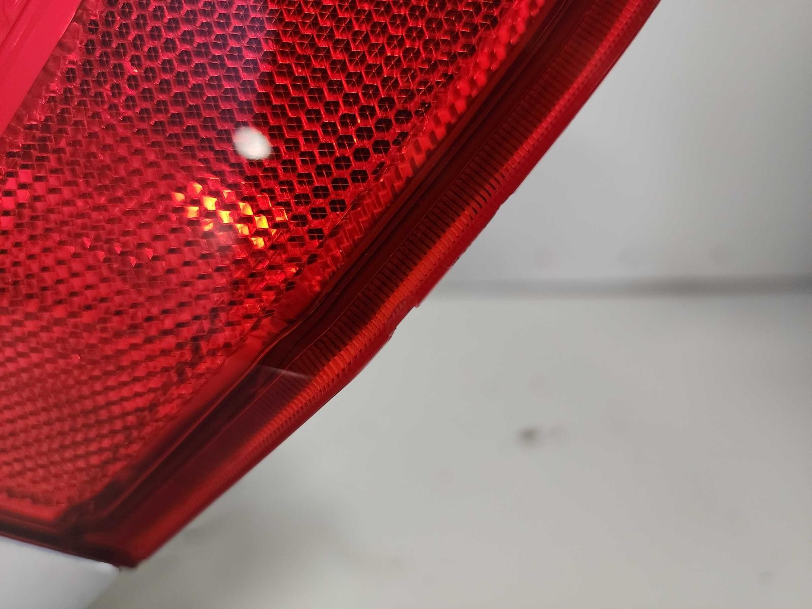 Used Right Tail Light Assembly fits: 2017 Jeep Grand cherokee quarter panel moun
