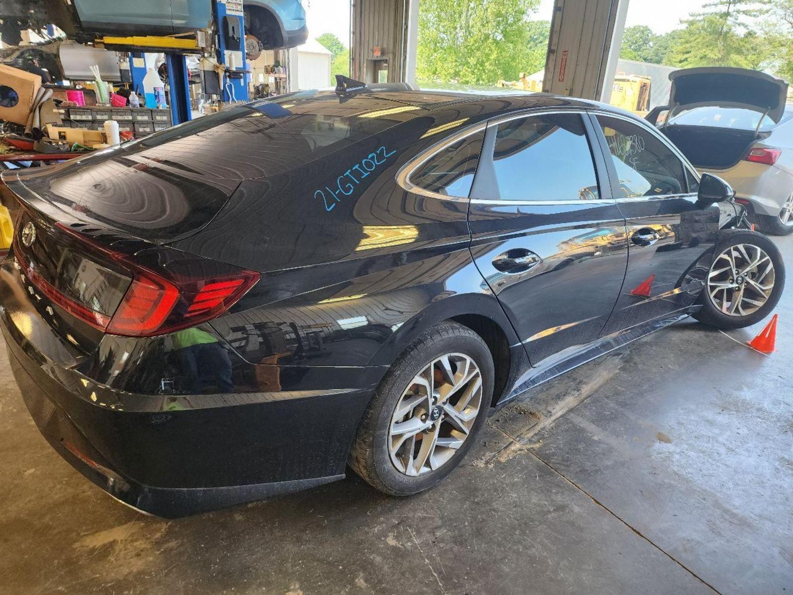 HYUNDAI SONATA R Taillight US built (LED), quarter panel mounted, LED turn sig