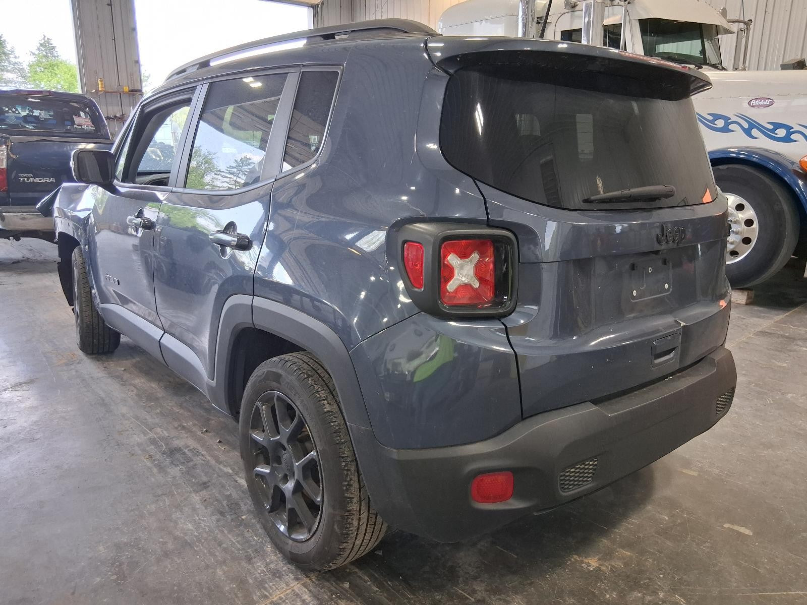 Used Right Door Mirror fits: 2020 Jeep Renegade power painted heated w/turn sign