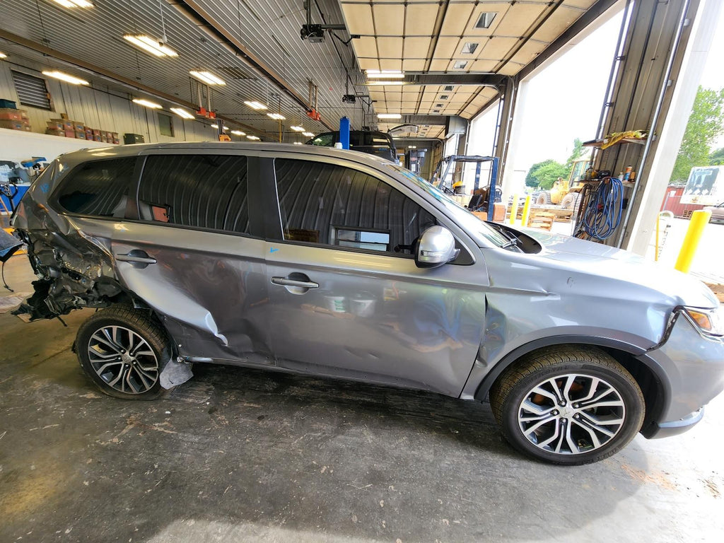Used Front Center Interior Rear View Mirror fits: 2018 Mitsubishi Outlander Fron