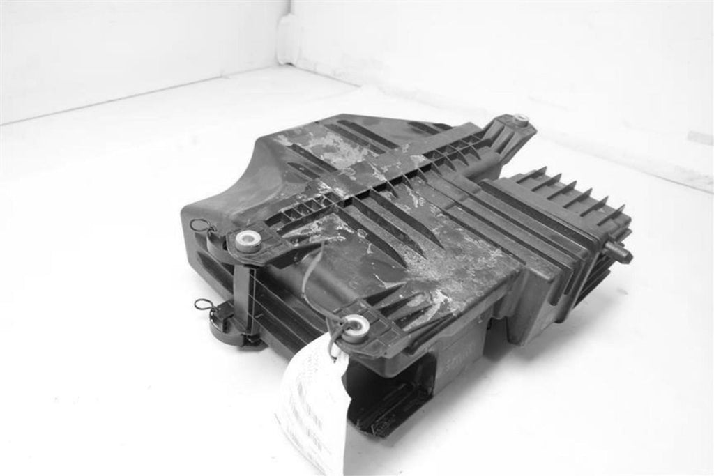 Used Air Cleaner Assembly fits: 2006 Toyota Highlander 3.3L VIN W 5th digit hybr