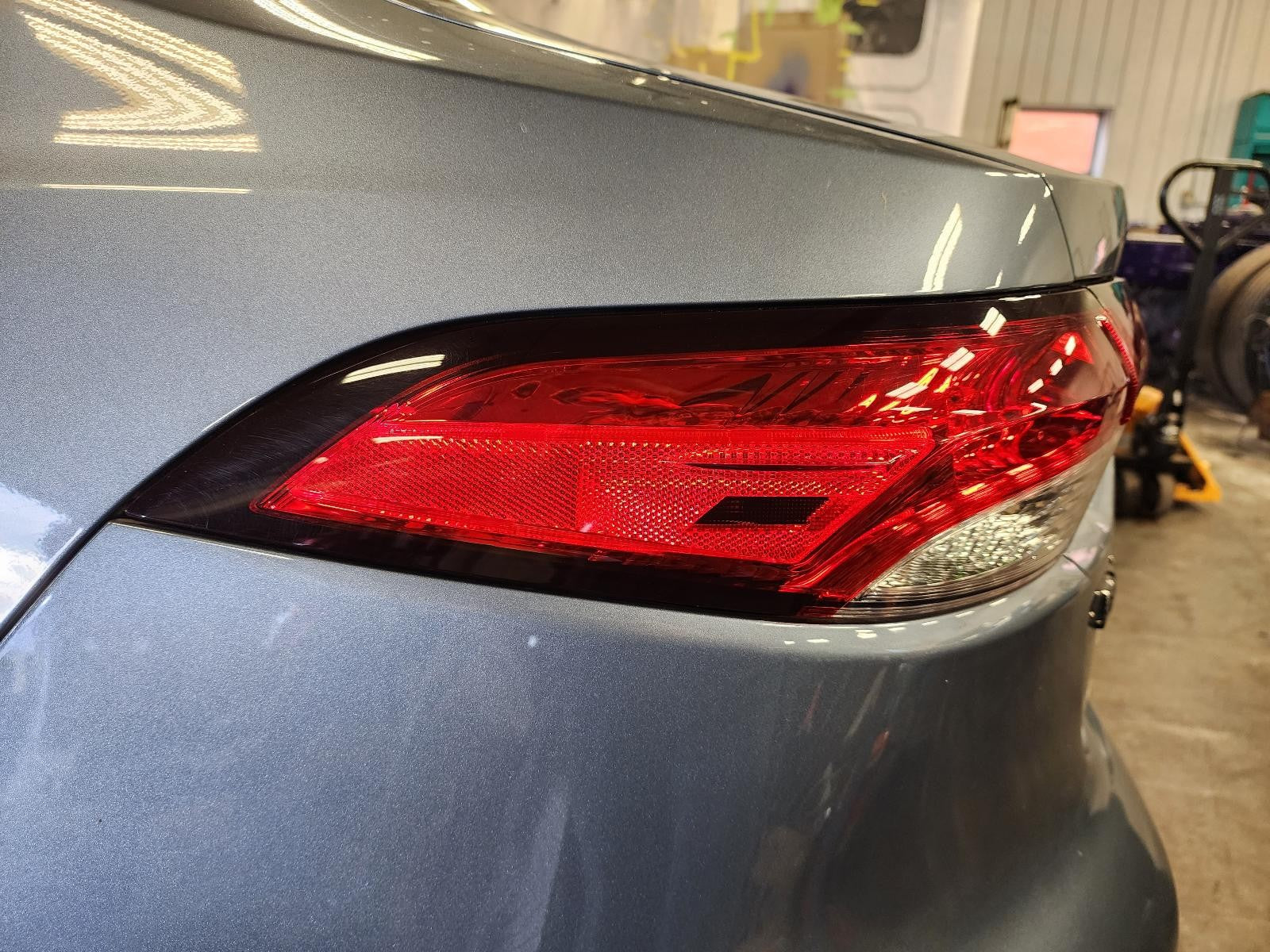 Used Left Tail Light Assembly fits: 2022 Toyota Corolla Sedan quarter panel moun