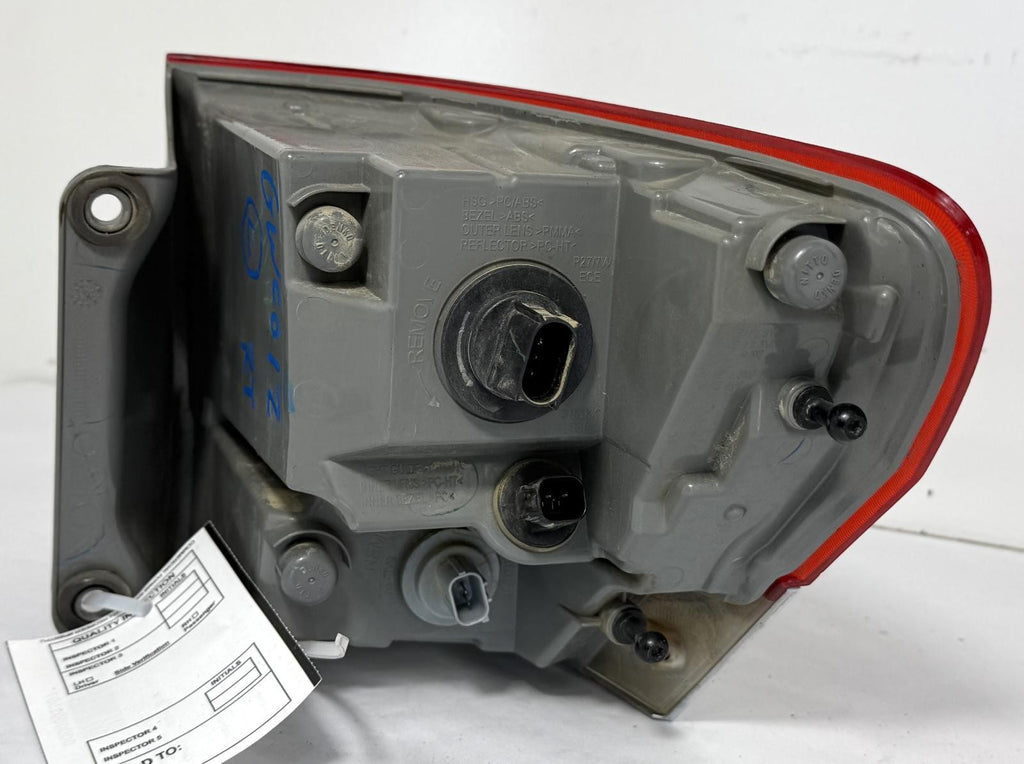 2014-2021 JEEP GRAND CHEROKEE TAILLIGHT LEFT SIDE QUARTER MOUNTED OEM