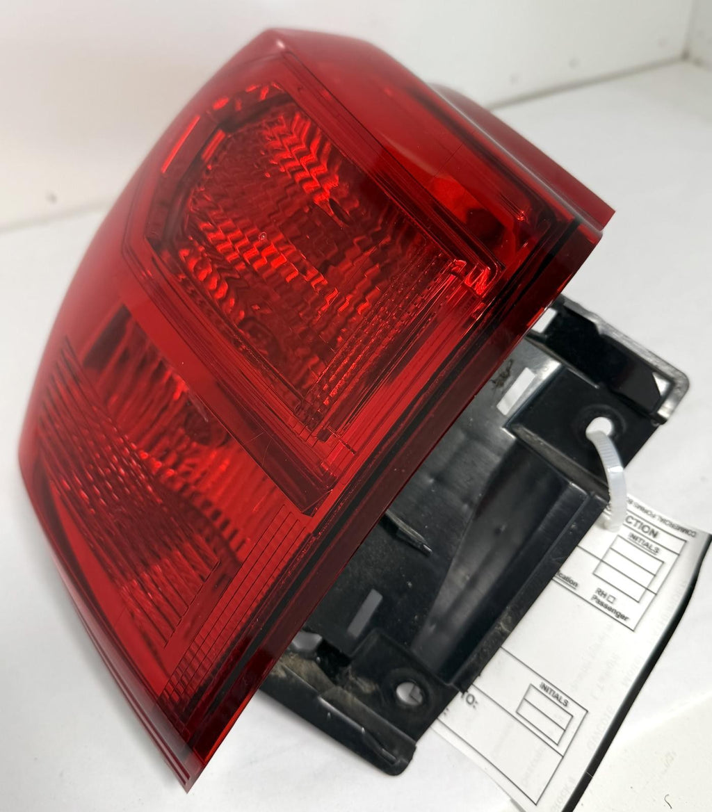 2017-2020 NISSAN PATHFINDER TAILLIGHT LEFT SIDE QUARTER MOUNTED OEM