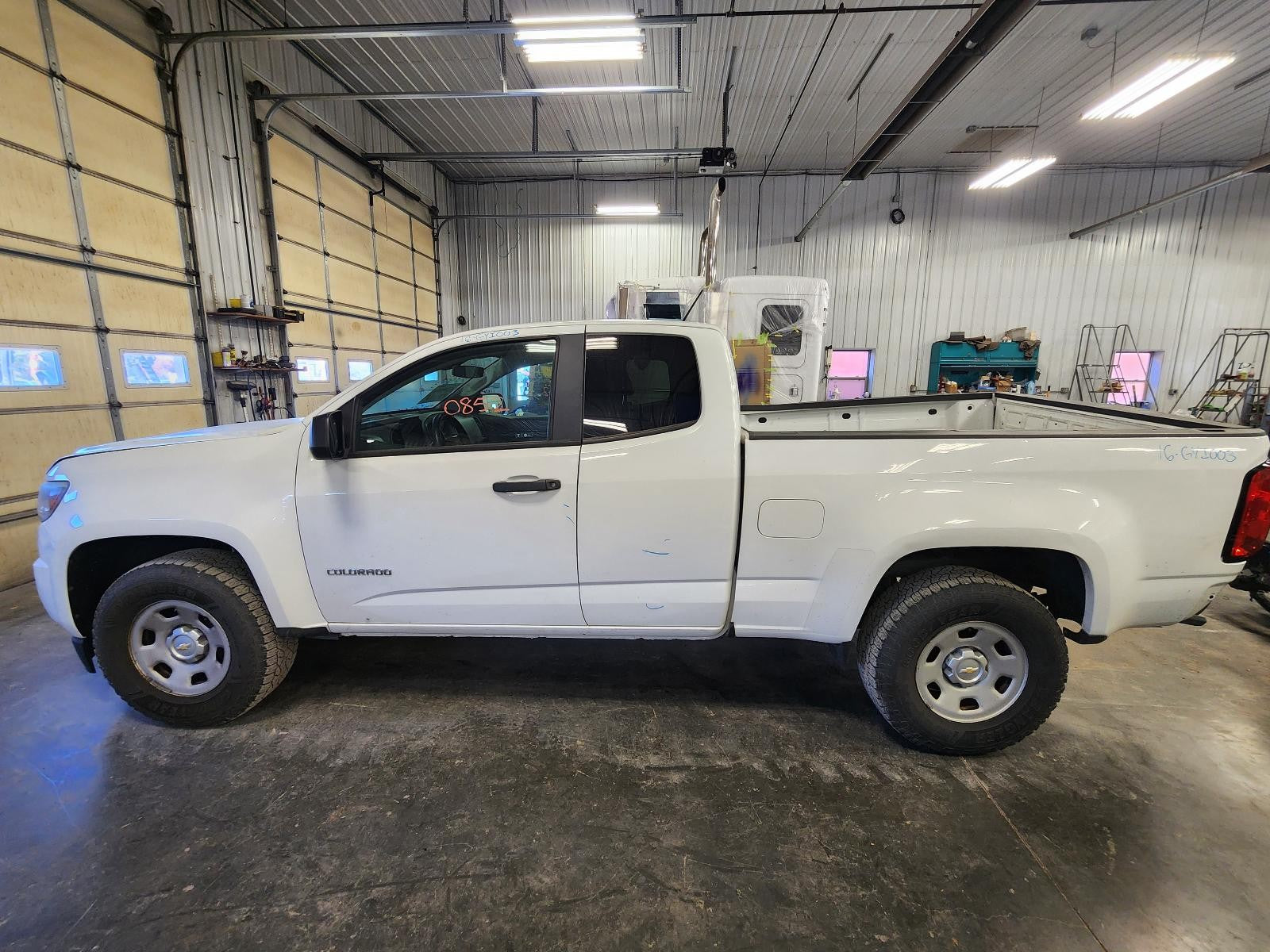 Used Right Door Mirror fits: 2016 Chevrolet Colorado manual mirror opt DBI Right