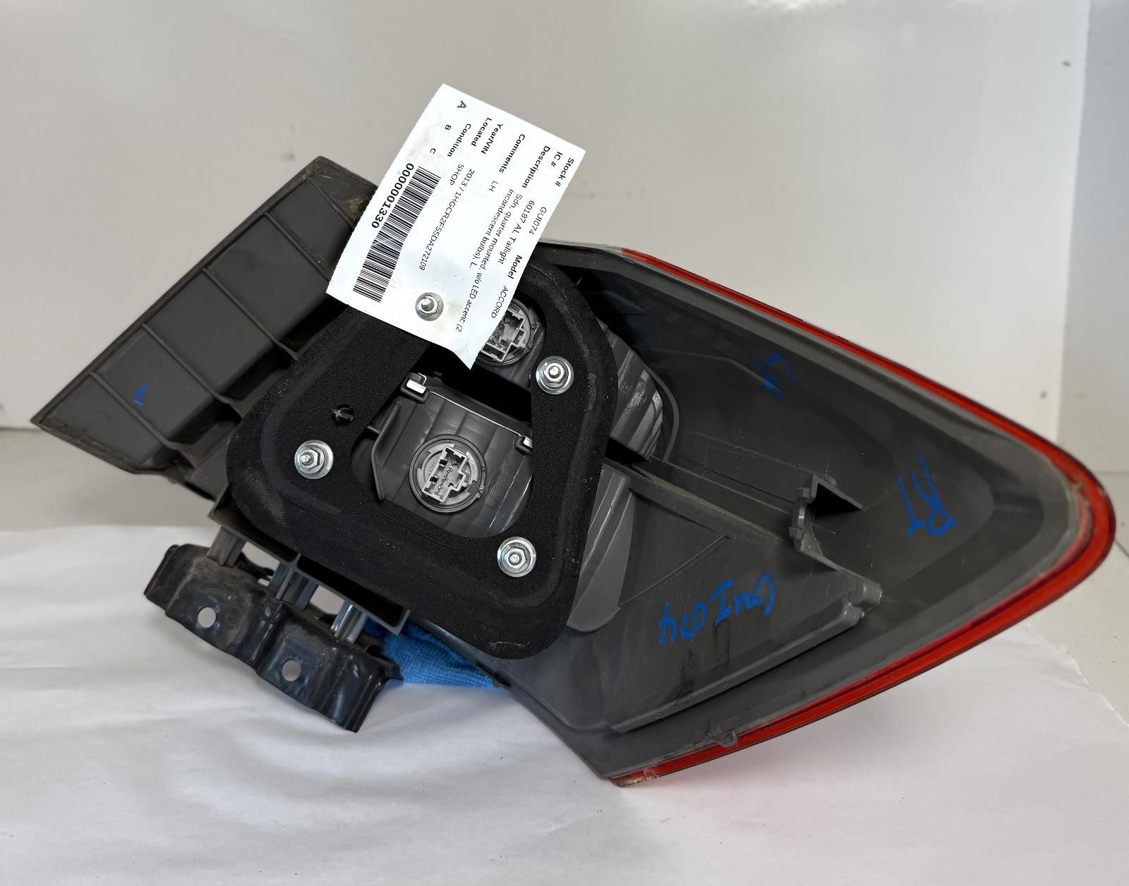 Used Left Tail Light Assembly fits: 2013 Honda Accord Sdn quarter mounted w/o LE
