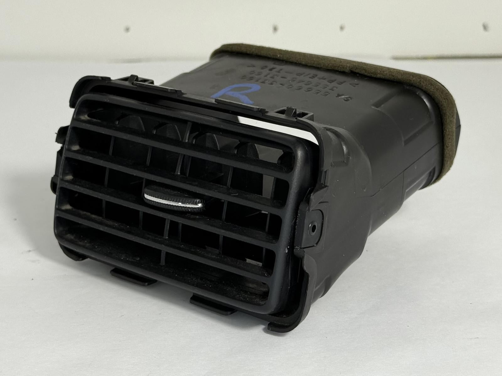 2002-2006 LEXUS ES330 RIGHT PASSENGER SIDE CENTER DASH AIR VENT OEM
