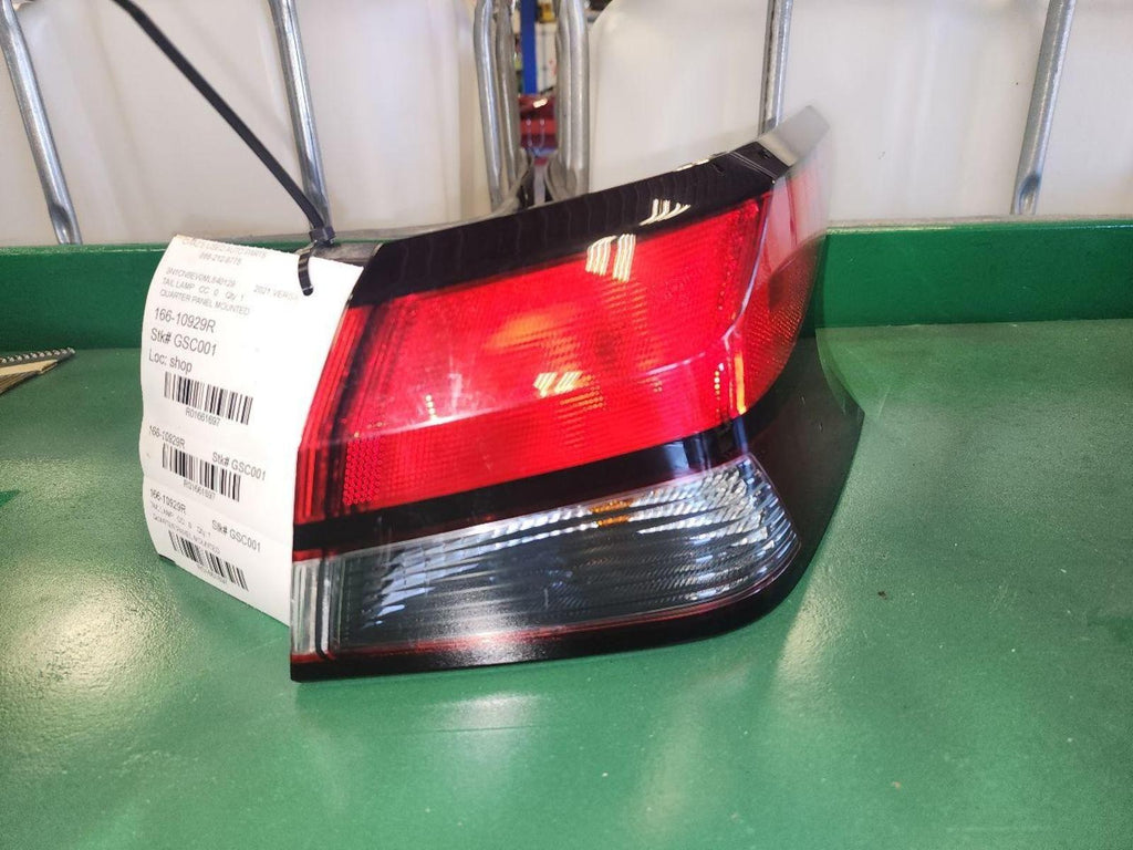 NISSAN VERSA R Taillight quarter panel mounted, R. 20 21 22 23