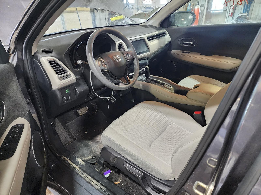 Used Front Right Seat Front fits: 2020 Honda Hr-v airbag manual cloth heated Fro