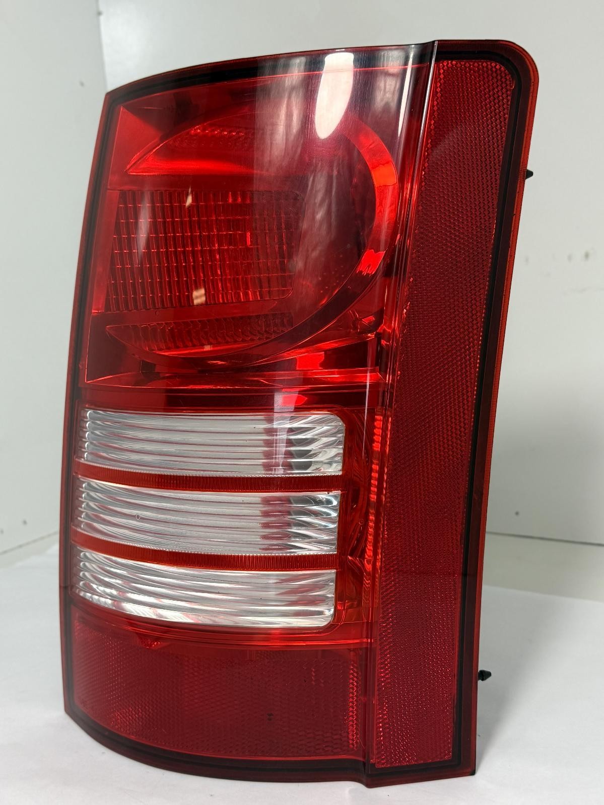 2008-2010 CHRYSLER TOWN & COUNTRY TAILLIGHT RIGHT SIDE OEM