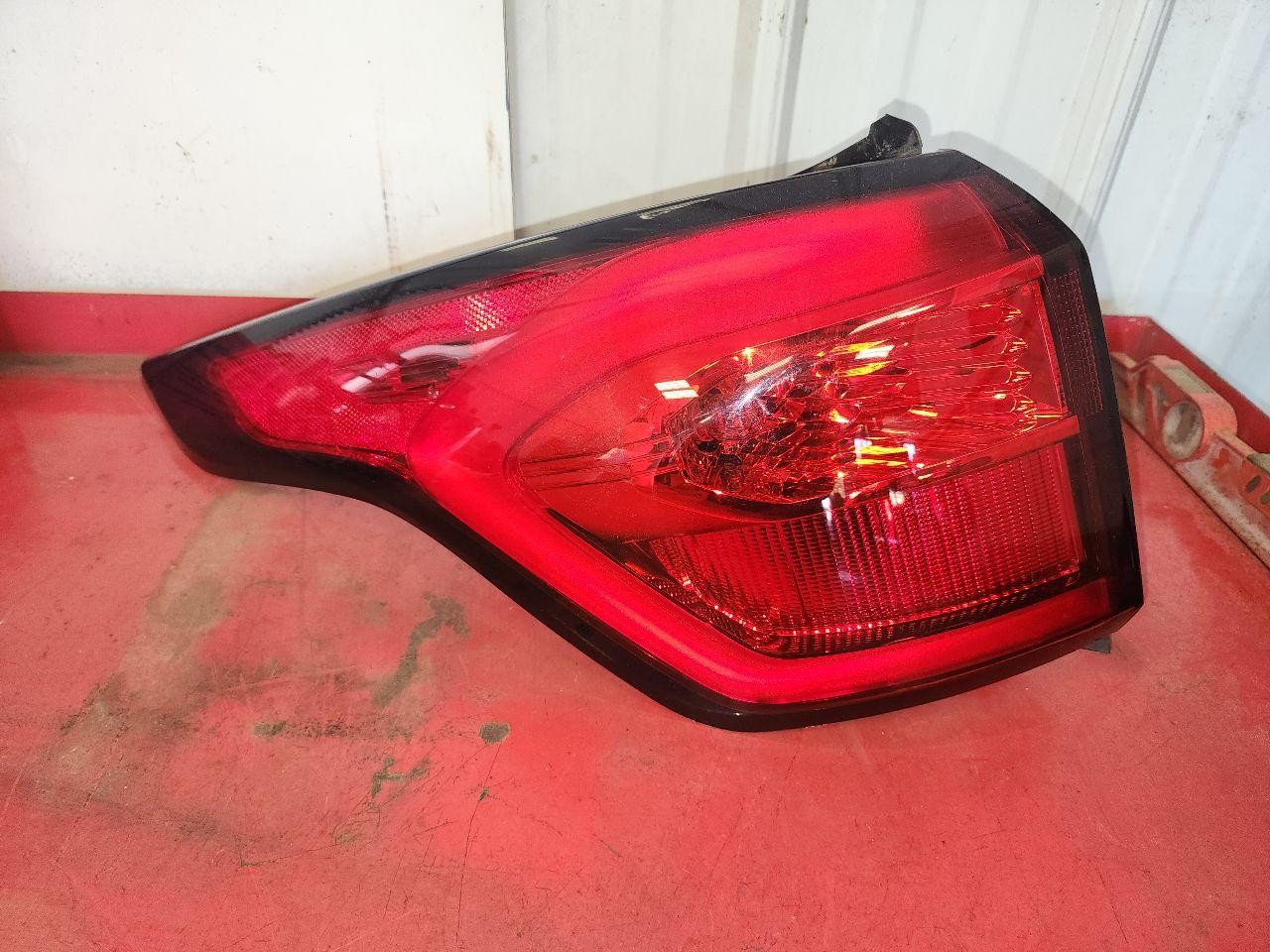 Used Left Tail Light Assembly fits: 2019 Ford Escape quarter panel mounted brigh