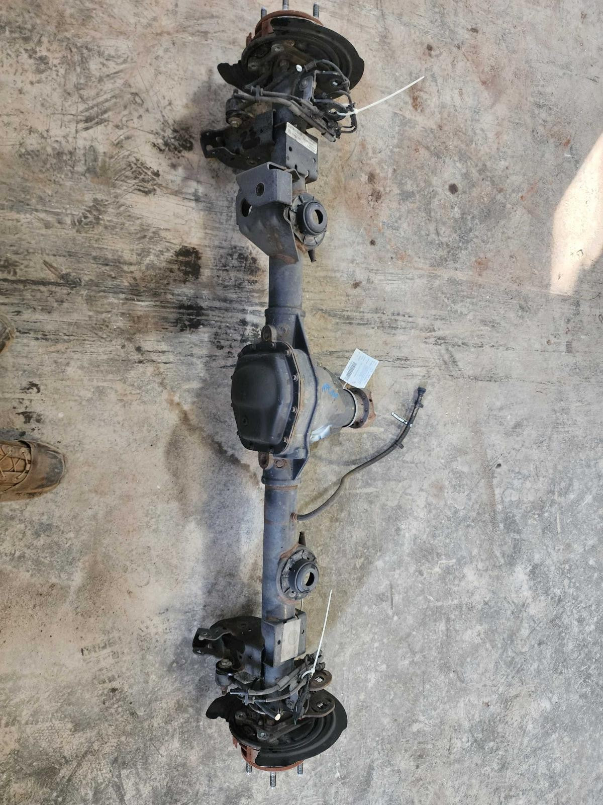 Used Rear Axle Assembly Rear fits: 2018 Jeep Wrangler VIN X 6th digit JL body LH