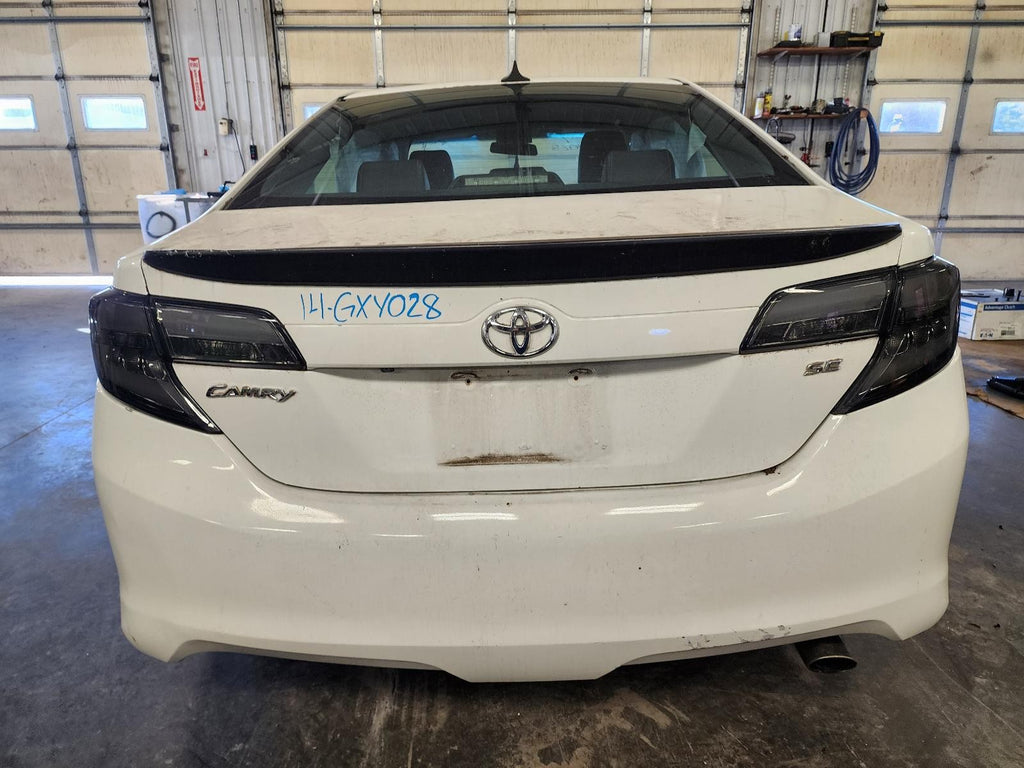 Used Right Tail Light Assembly fits: 2014 Toyota Camry decklid mounted Right Gra