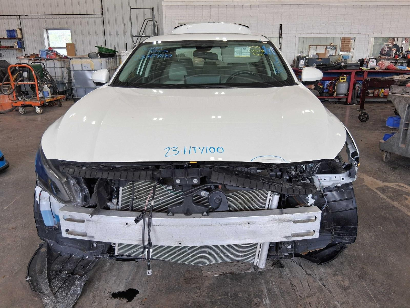 Used Front Center Interior Rear View Mirror fits: 2023 Nissan Altima w/o automat