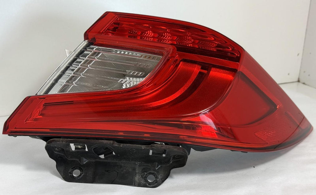 2018-2022 HONDA ACCORD TAILLIGHT RIGHT SIDE QUARTER PANEL MOUNTED OEM