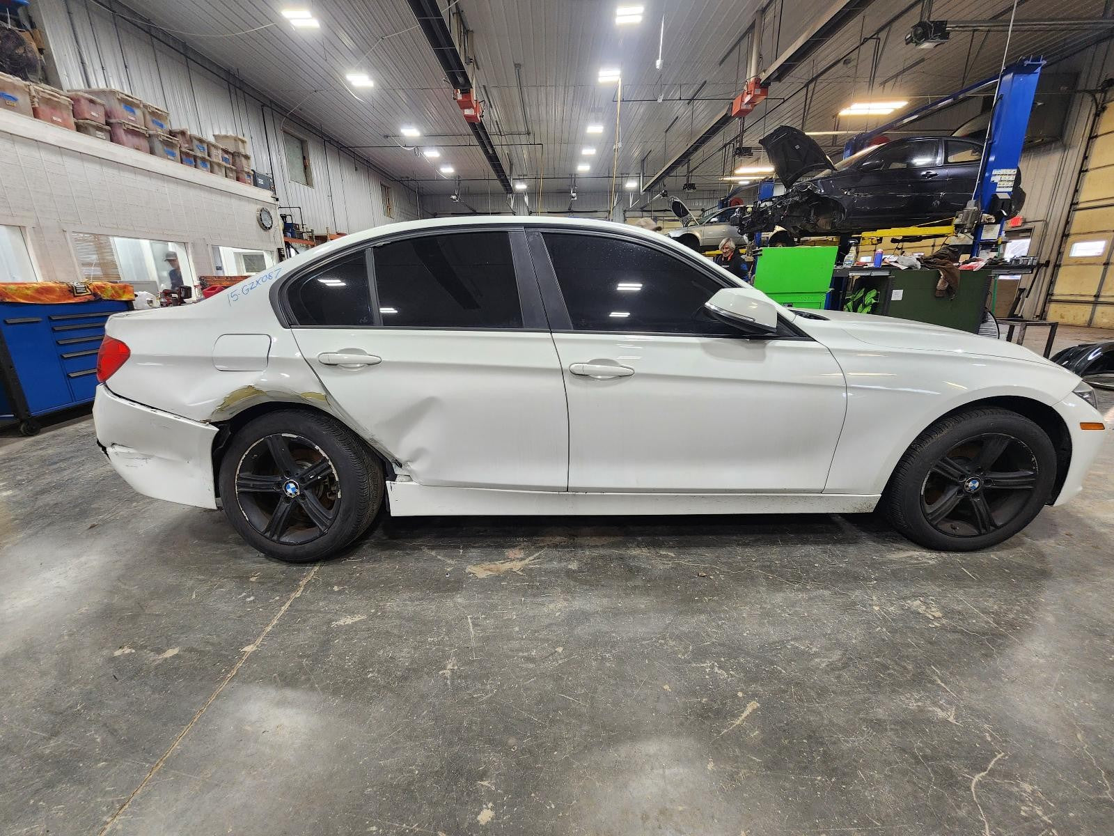 Used Right Headlight Assembly fits: 2015 Bmw 320I Sdn w/o xenon Right Grade A