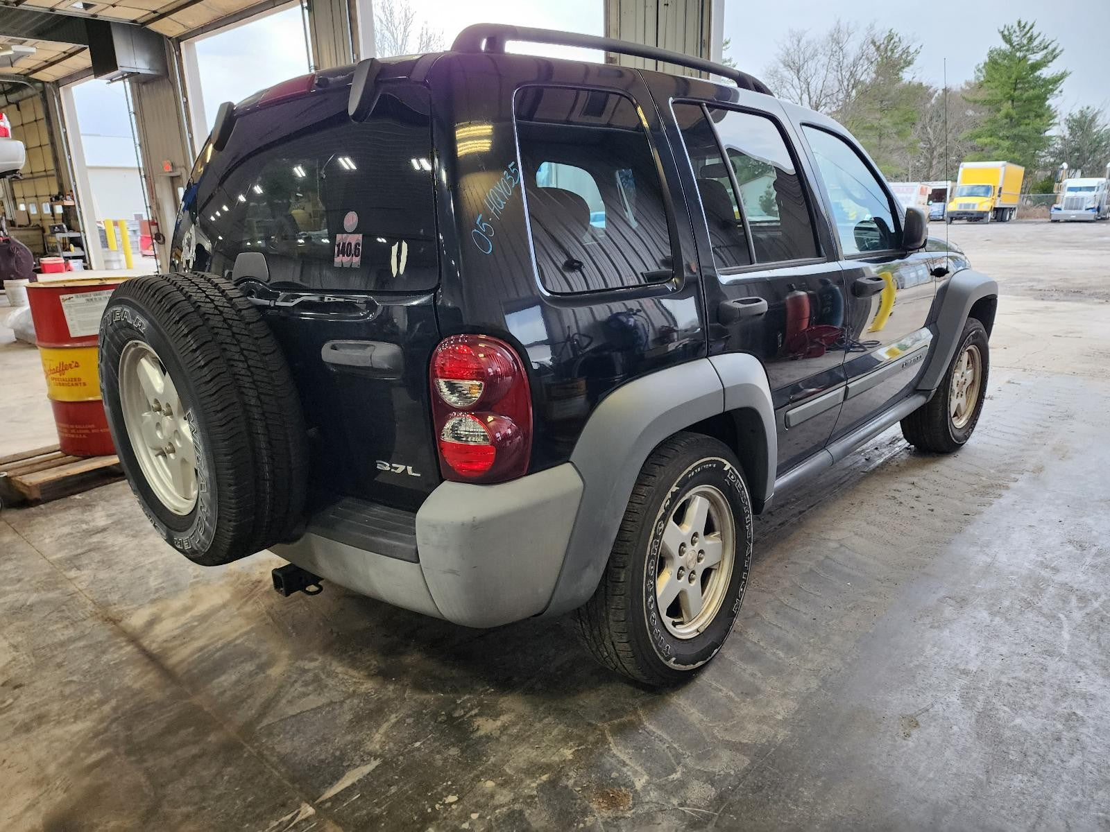 Used Front Left Door Window Regulator Front fits: 2005 Jeep Liberty electric Fro