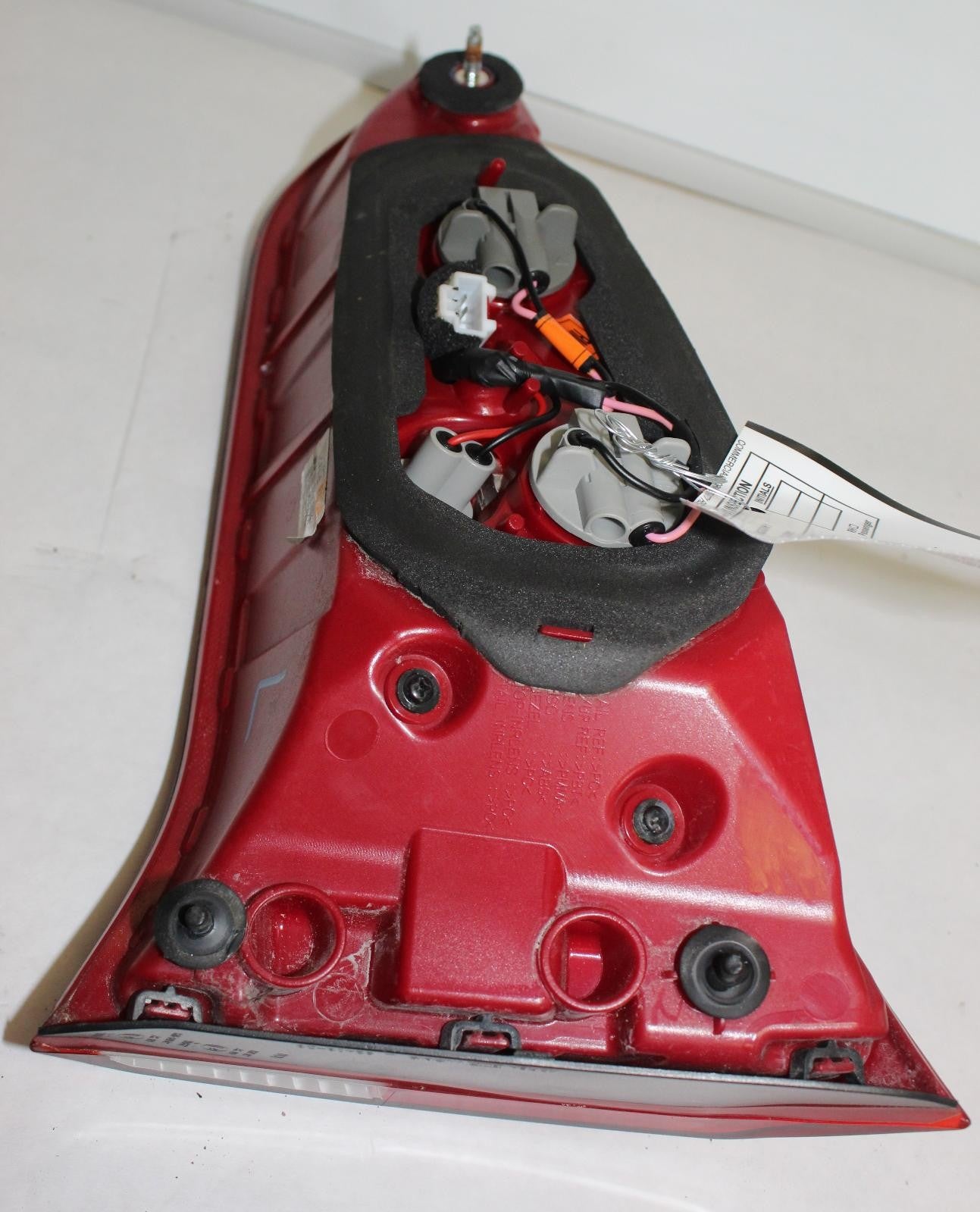 Used Left Tail Light Assembly fits: 2017 Hyundai Tucson incandescent bulb gate m