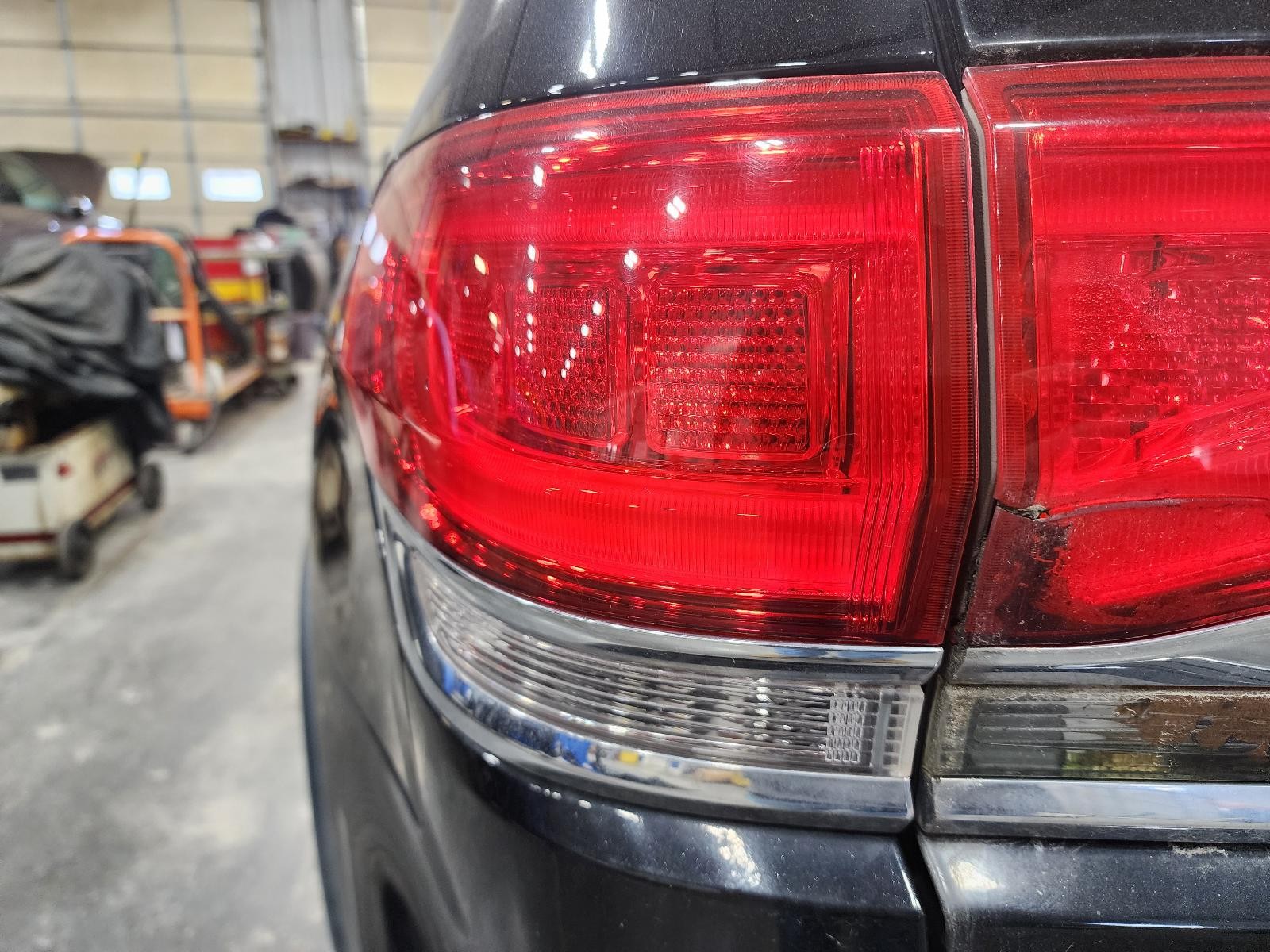 Used Left Tail Light Assembly fits: 2017 Jeep Grand cherokee quarter panel mount