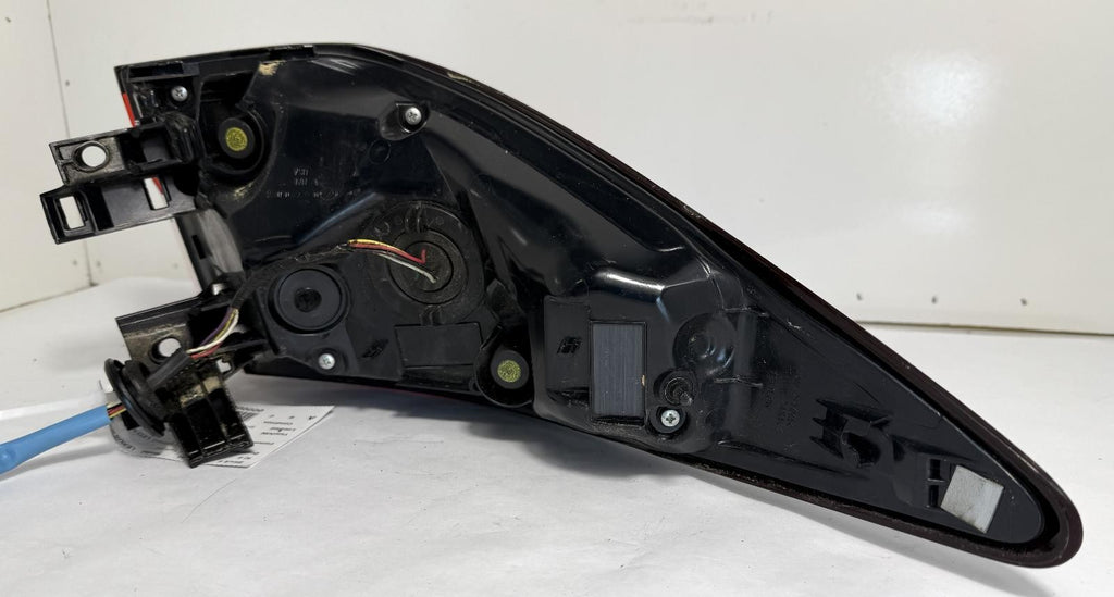 2016-2019 LEXUS RX450H TAILLIGHT RIGHT SIDE QUARTER MOUNTED OEM 