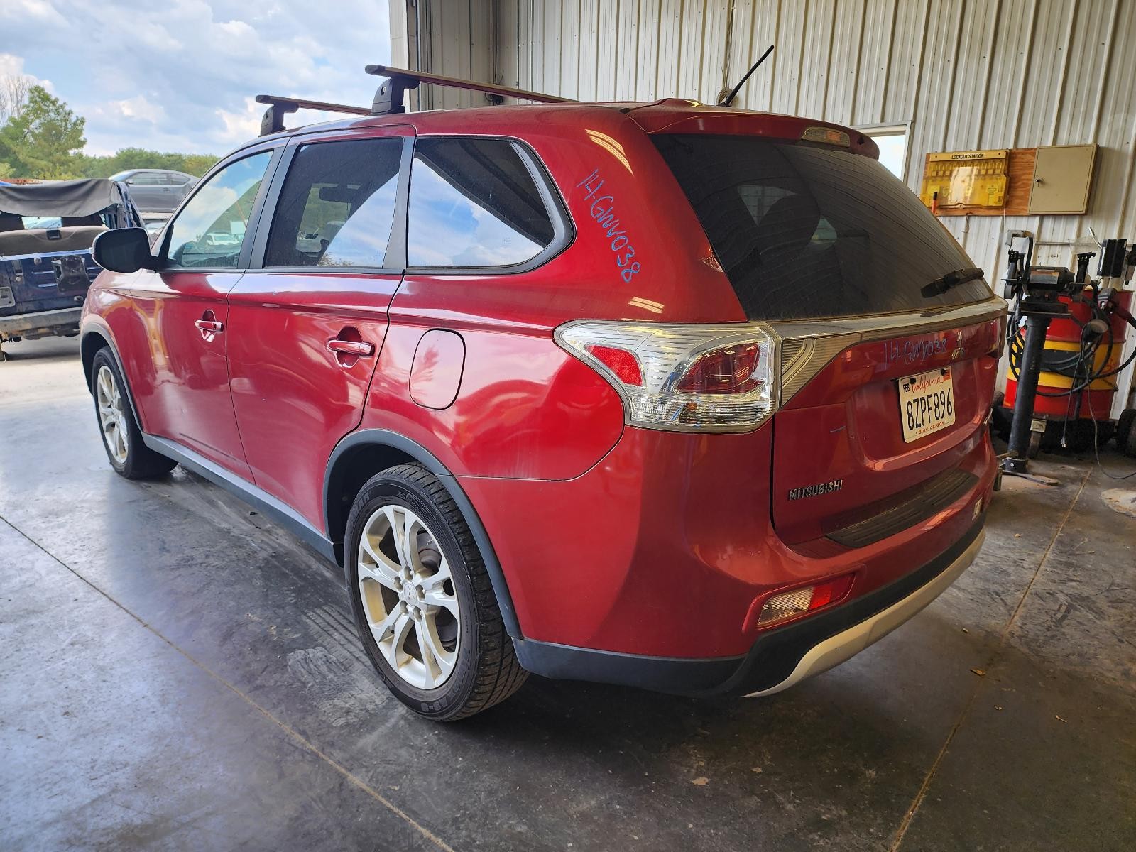 Used Front Center Interior Rear View Mirror fits: 2015 Mitsubishi Outlander Fron