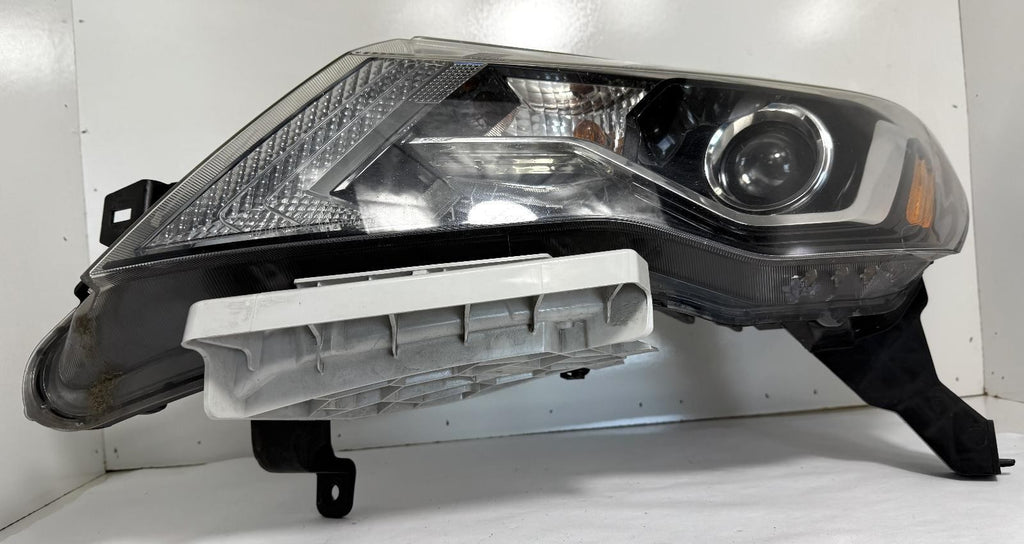 2017-2020 NISSAN PATHFINDER HEADLIGHT LEFT SIDE HALOGEN OEM