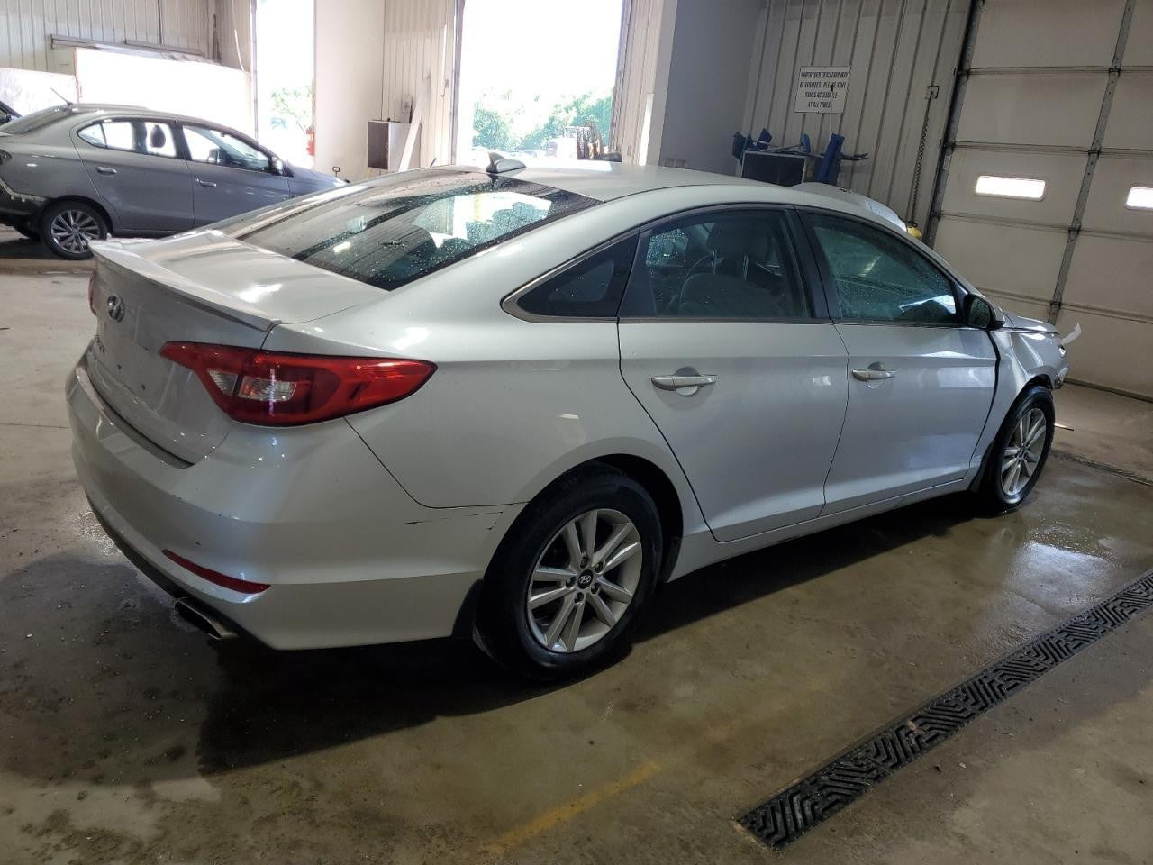 Used Right Sun Visor fits: 2015 Hyundai Sonata roof illuminated VIN 2 5th digit