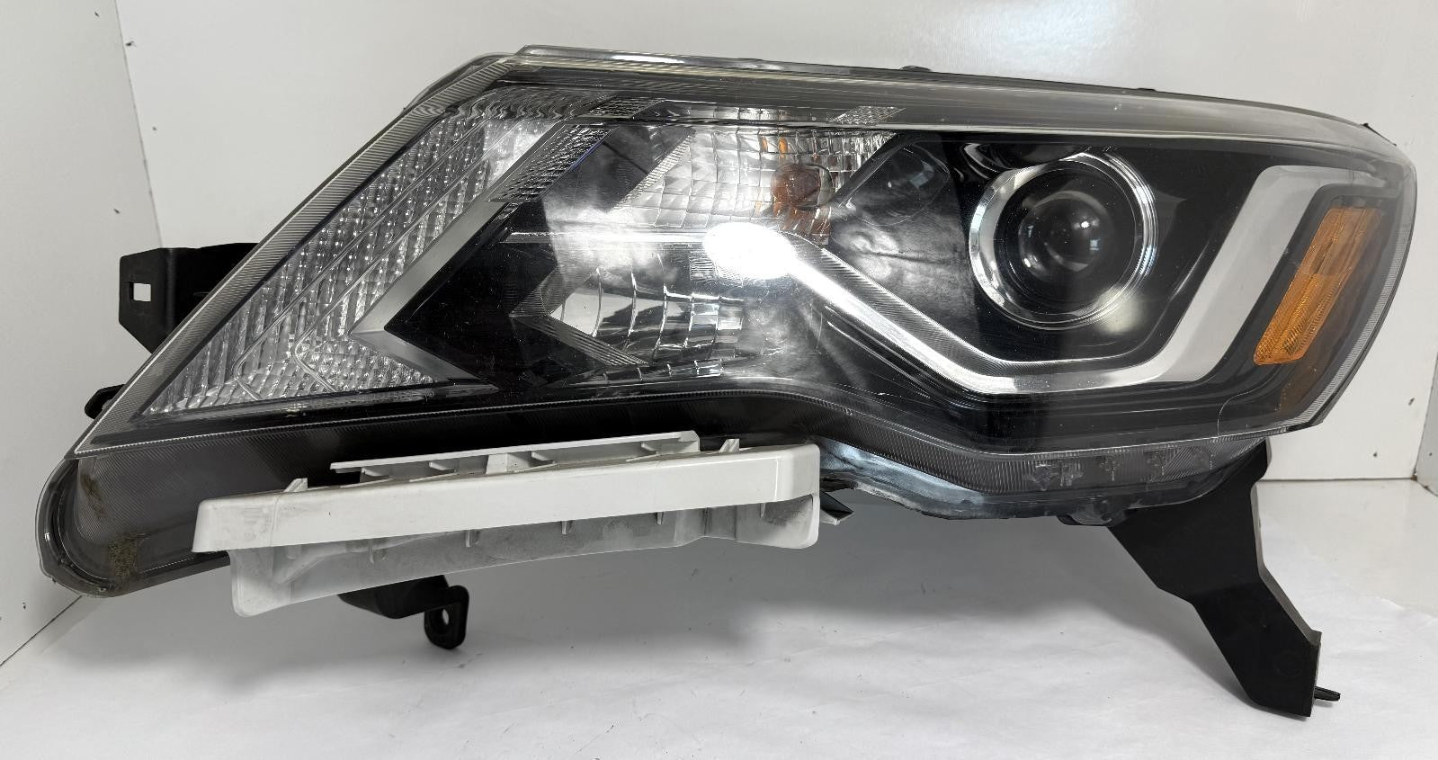 2017-2020 NISSAN PATHFINDER HEADLIGHT LEFT SIDE HALOGEN OEM