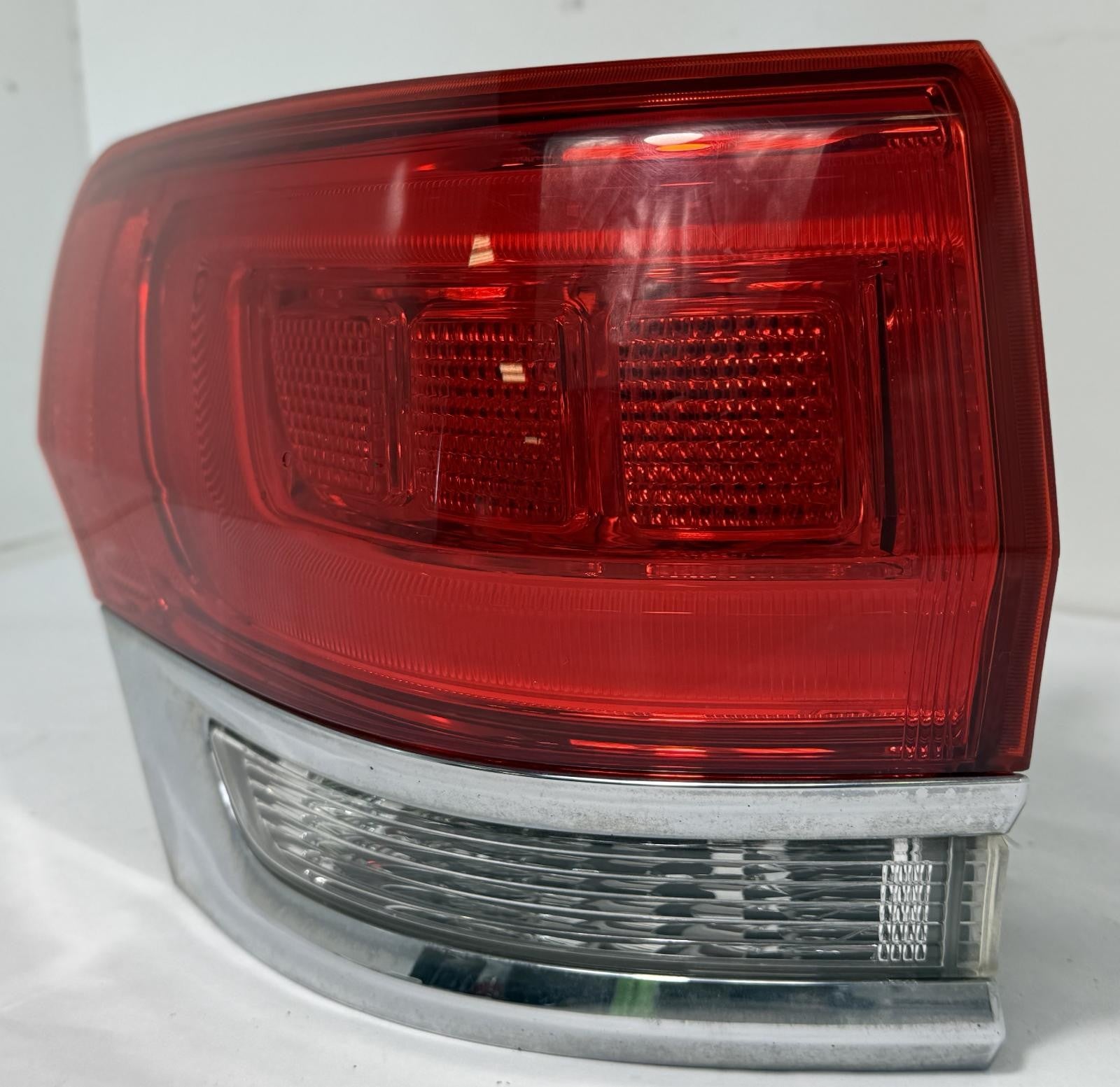 Used Left Tail Light Assembly fits: 2014 Jeep Grand cherokee quarter panel mount