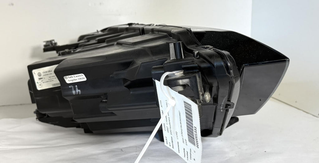 Used Left Headlight Assembly fits: 2019 Volkswagen Jetta LED w/o projector Left