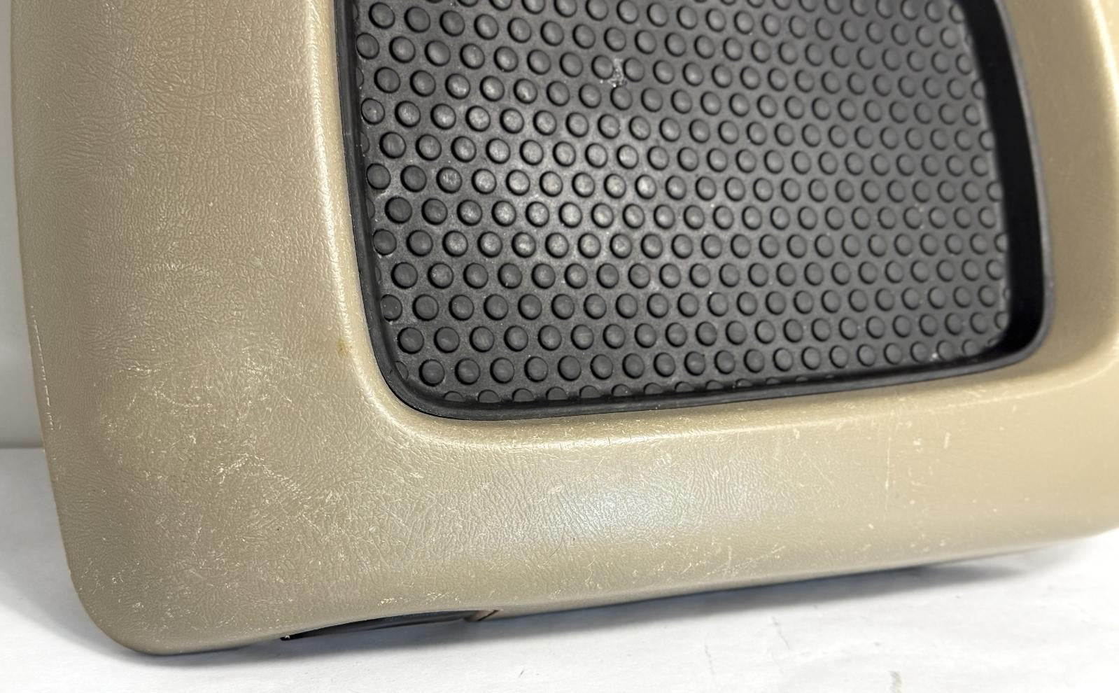 2003-2006 CHEVROLET TAHOE CENTER CONSOLE DOOR LID ARMREST OEM 