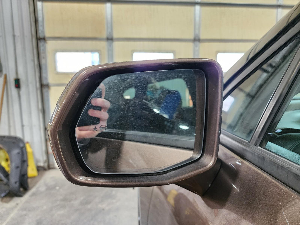 Used Left Door Mirror fits: 2019 Chevrolet Blazer power heated w/integral turn s