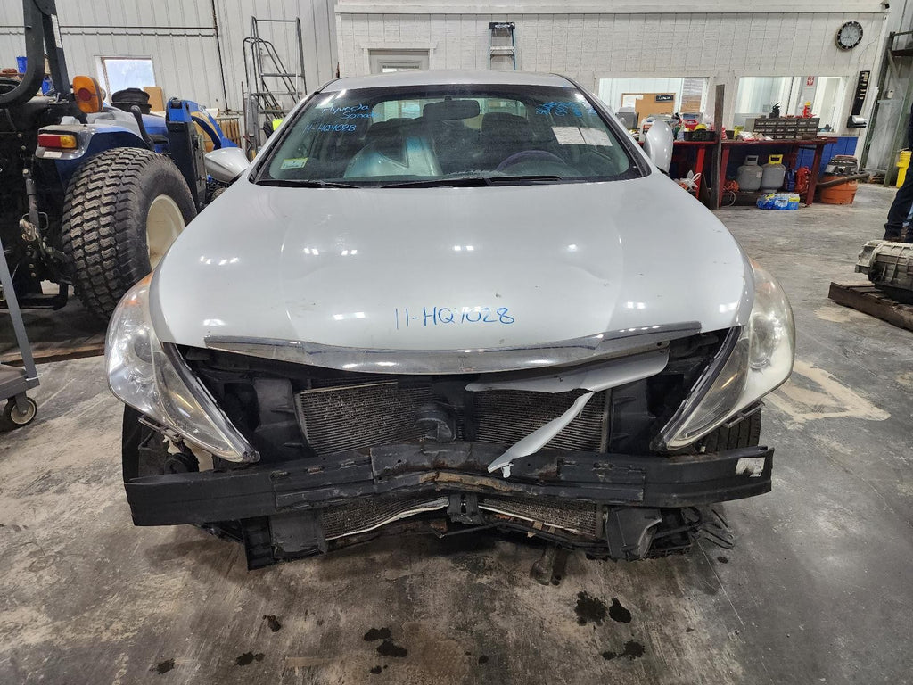 Used Right Tail Light Assembly fits: 2011 Hyundai Sonata VIN C 8th digit quarter
