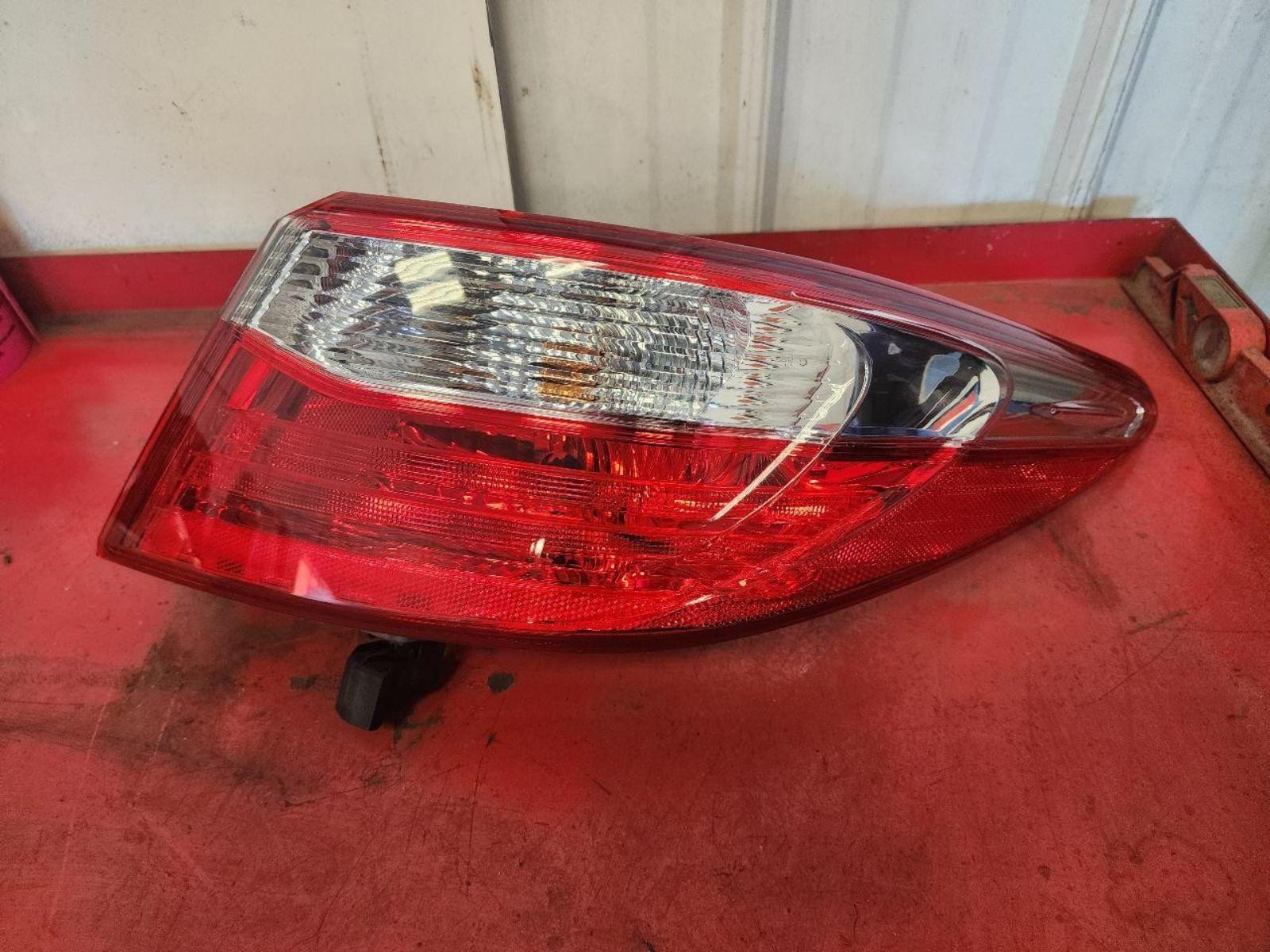TOYOTA CAMRY R Taillight quarter panel mounted, R. 15